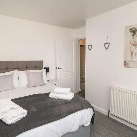 26 Eastway Hotel